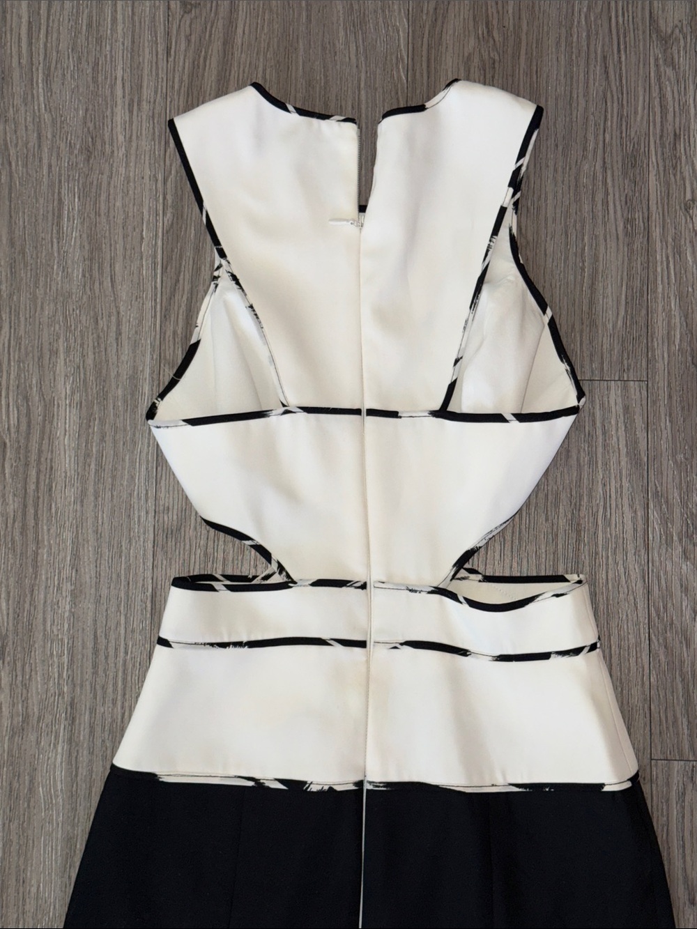 BCBGMAXAZRIA “NIKKOLE” Woven Black/ White Gown Size 0 - Picture 10 of 14